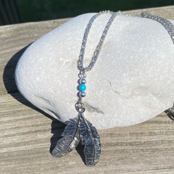 Feather Necklace silver tone turquoise bead NPRA 18” chain - Picture 5 of 11